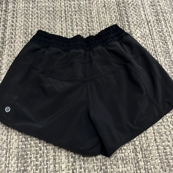 Lululemon Tracker Short ~ Black ~ Size 4 - Picture 2 of 6